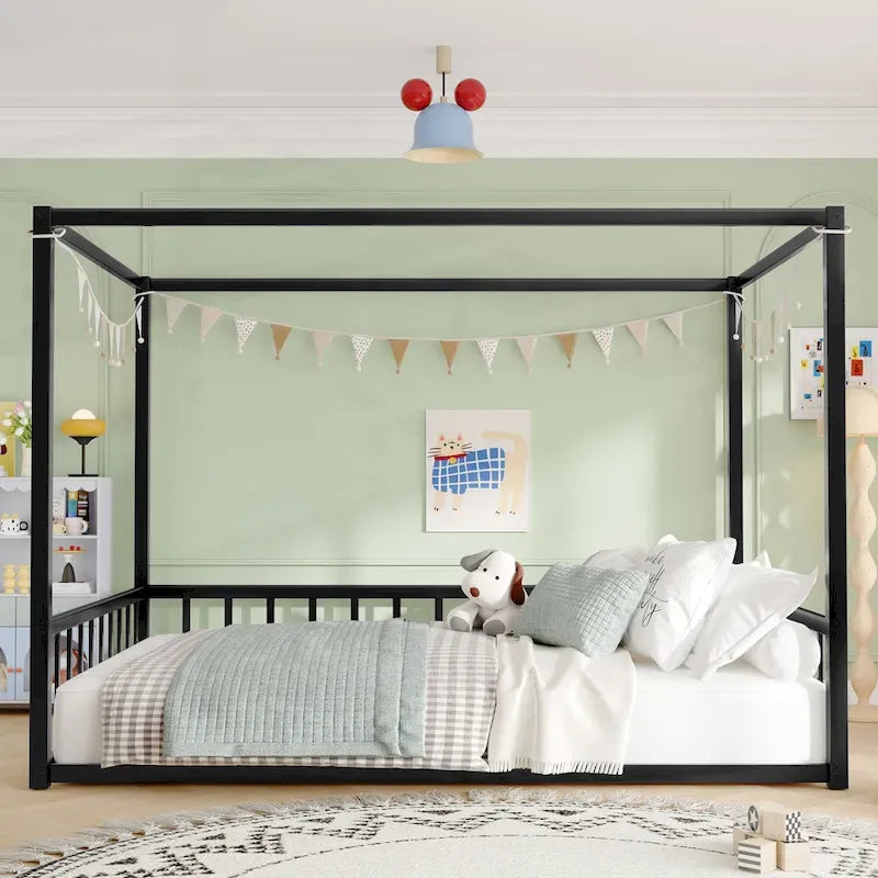 Modernes Doppelbett aus Eisen mit niedrigem Rahmen, multifunktionalen Schutzgittern und stabiler Konstruktion