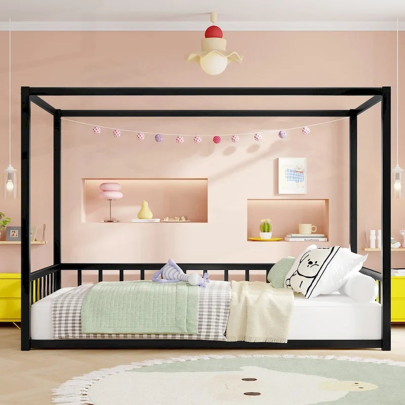 Modernes Doppelbett aus Eisen mit niedrigem Rahmen, multifunktionalen Schutzgittern und stabiler Konstruktion