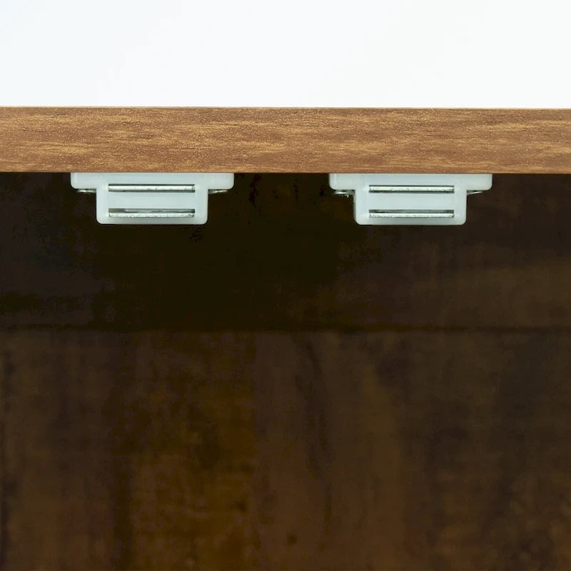 Hoher Kleiderschrank mit 2 Türen und 3 Fächern