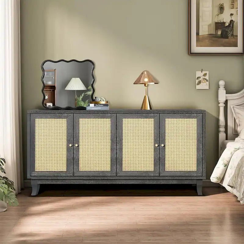 Handgefertigtes Sideboard aus hochwertigen Maserungsplatten und Rattan mit 4 Rattantüren